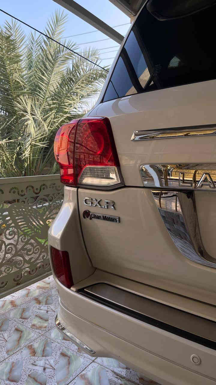 لاندكروز جكسارة 2015
بريم اصل معروفة مواصفاتة
ستة سلندر مكفولة عدا بارد قليل والدعامية الامامية مبدلة
طخم تاير دلوب جديد

السعر415ورقة 

رقمها بصرة السيارة جديدة مال جناي على ايدي مرتبهة السيارة باسمي شرط المداورة 

رقم الهاتف ***********
