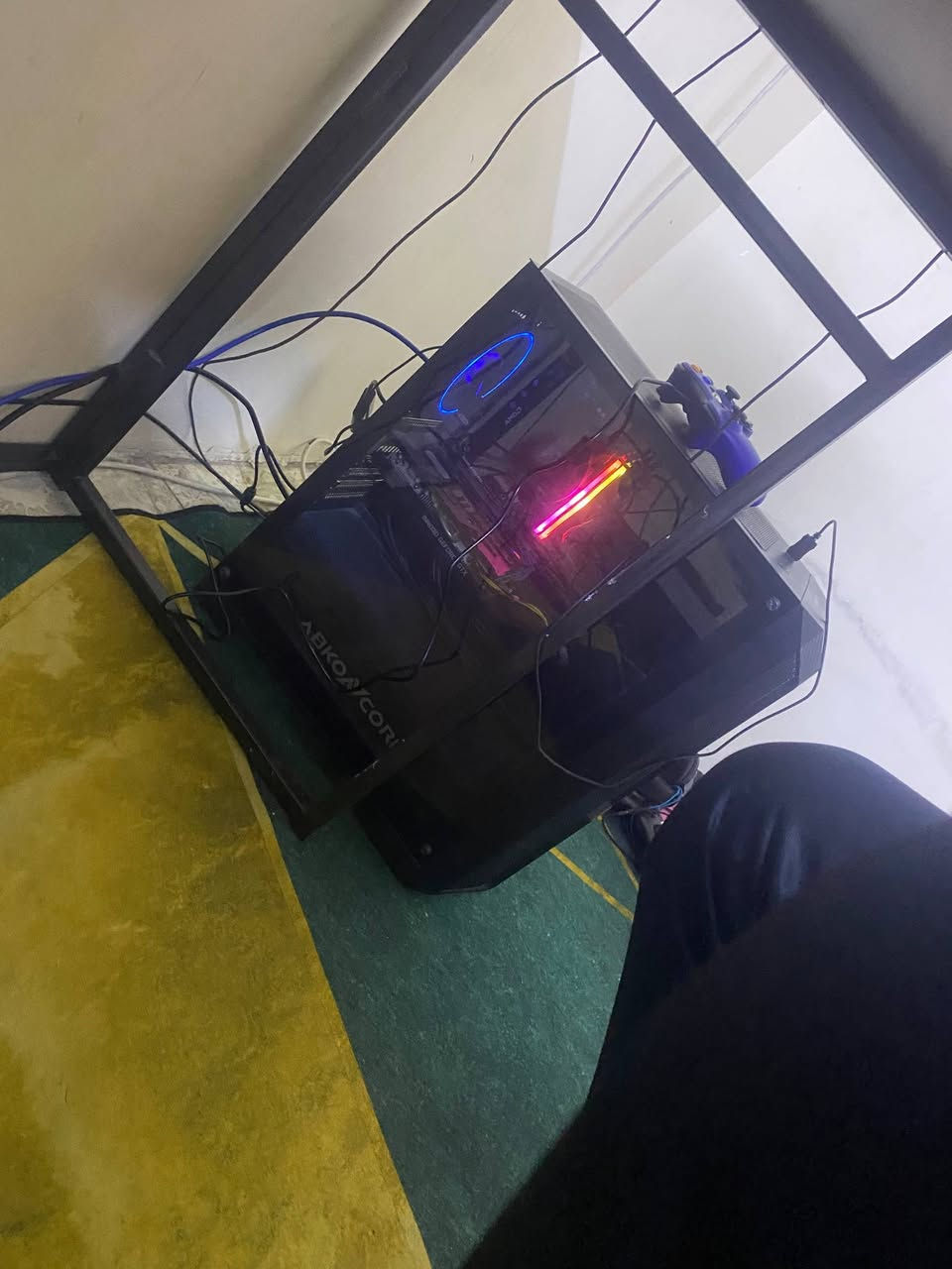 تجميعه للبيعpc
كرت الشاشه gtx 1660 ti 
المعالج r5 3600
البور سبلاي 650 
الرامات rgb 8”8 \16 
هاردين واحد ssd 256
Hdd 1T
للبيع بسعر 650 وبيهه مجال للشراي 
للتواصل ***********
