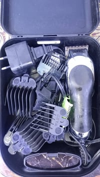 مكينة حلاقة أمريكي واسأل عليها في اي مكان بس بشرط واحد يعرف بالمكينة ا...