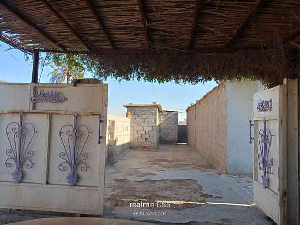 أرض زراعيه للبيع١٤ دونم قانون ١١٧توجود خدمات تبليط ومدرسه ومي أساله و سقي كهرباء و مولد سحب مع دار سكن للستفسار *********** /***********
