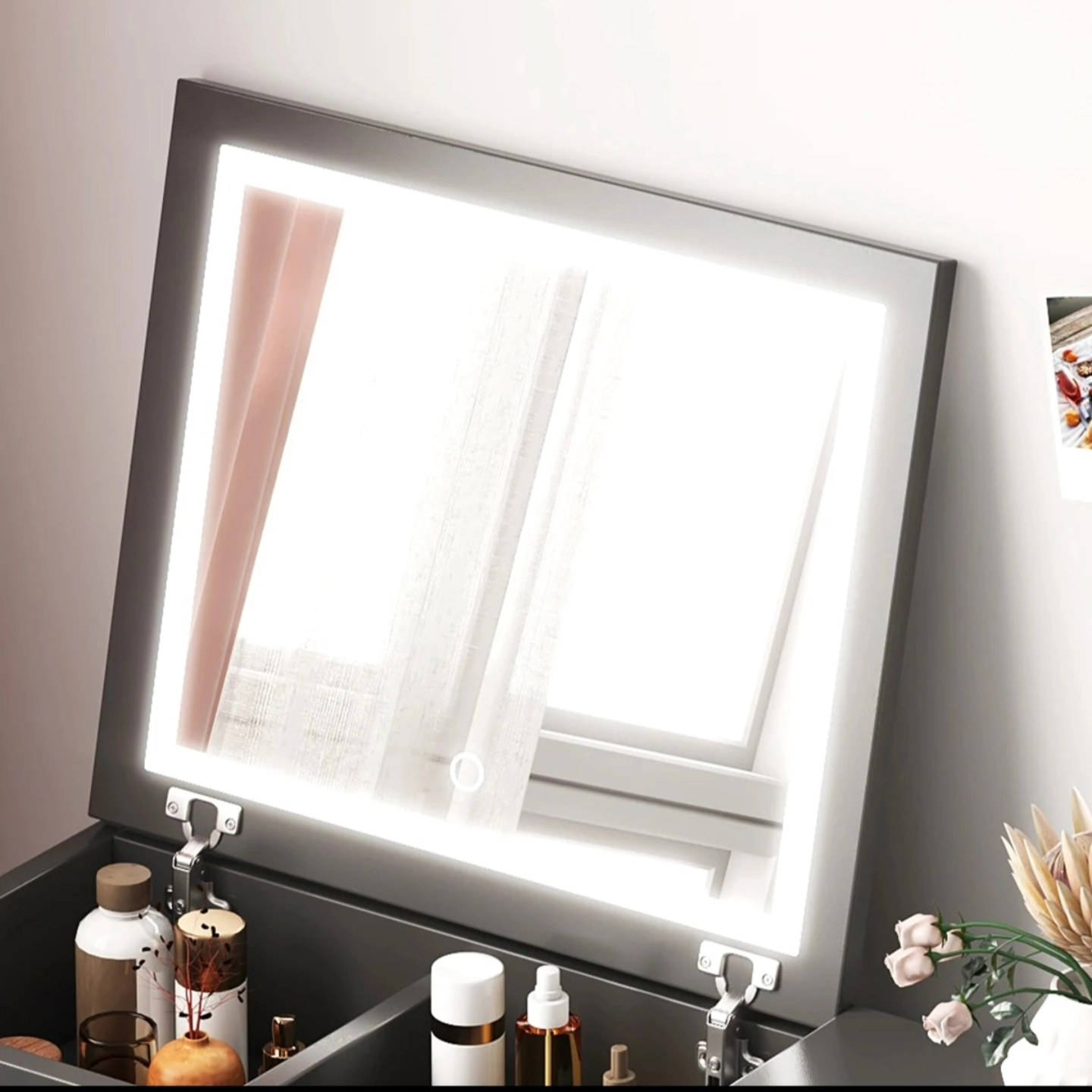 طاولة مكياج (تسريحة) بتصميم عصري تحتوي على مرآة مخفية قابلة للطي مع إضاءة LED مدمجة، وتتميز بوجود مساحات تخزين مقسمة ومفتوحة تحت المرآة، بالإضافة إلى أدراج سفلية للتنظيم.
القياسات
الطول :60
العرض : 40
الارتفاع :38
السعر : 60،000 الف


**إذا كنت صاحب هذا الإعلان وتريد حذفه لأي سبب، رجاءا أرسل رسالة إلى الدعم الفني**