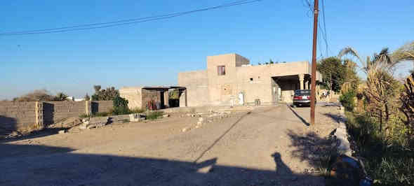 السلام عليكم. للبيع مزرعه 4 دونم
طابو سند 25 ابسم الوالد
تكريت ع سده مال البوضايع.  المزرعه فول الفول
مسيجه كلهه
بيها 3ابيوت جاهزات للسكن وبيت الرابع هيكل واصل للصب
انتبهه اذا ماتشتري. وماتعرف سعرها لاتعلق من يمك المزرعه مفوله واصل ماي وكهرباء ابنصها.
ومرتبه فول. اشجارها تمر وتين وعنب ونومي حامض وبرتقال ومشمش ورمان يعني. مانقصه شي 
اتحب بس تتفرج ع صور واترك كلمة حلوة مثلك
سعرها 825 مليون وبيها مجال قليل 
للاستفسار اكثر اتصل.
***********
***********
