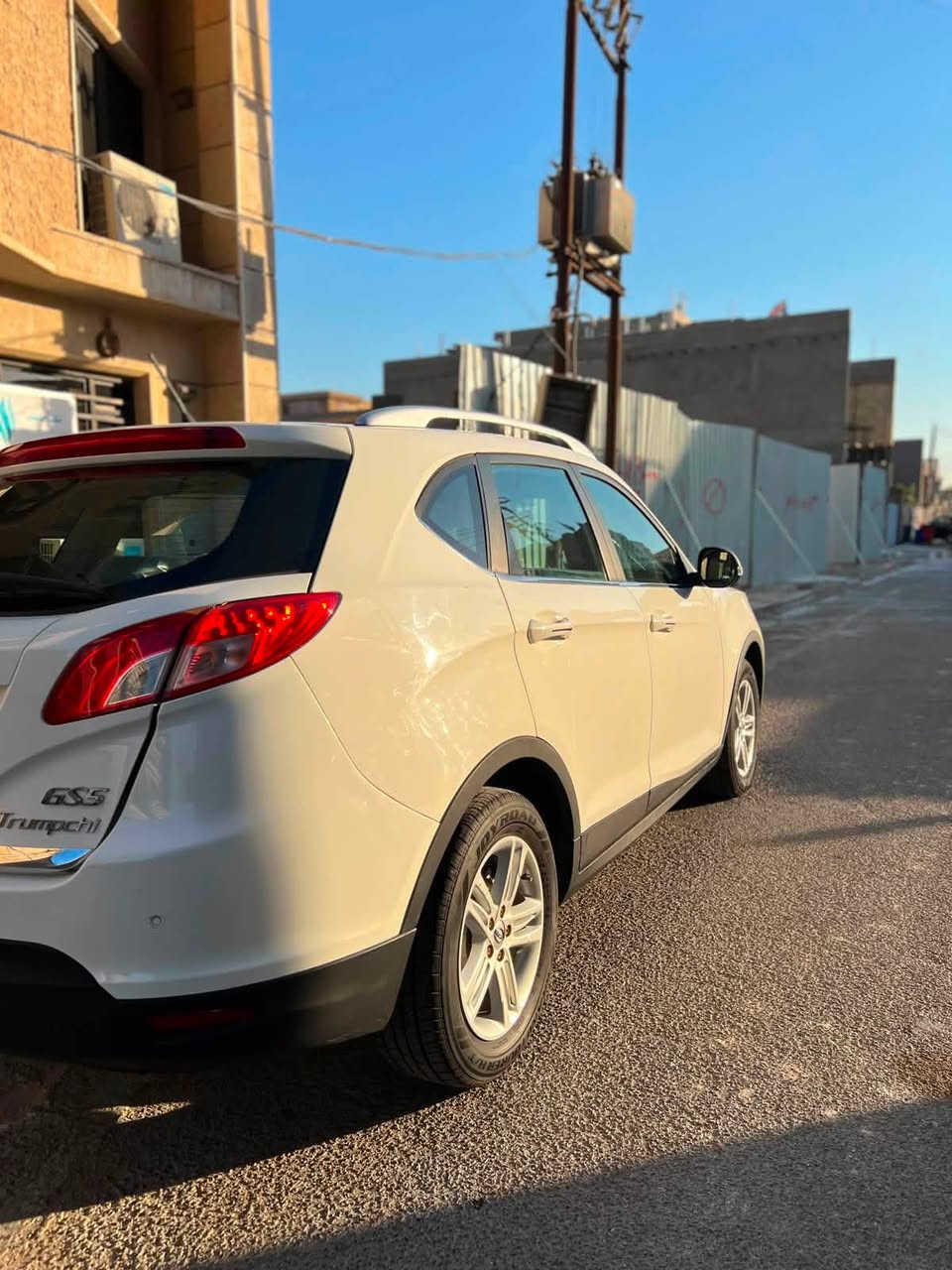 سيارة GS5للبيع موديل 2016 محرك 2000 اللون ابيضّ ماشية 142000 حساسات خلفي تحكم استيرن مكفولة محرك وكير بلادي نظيفة جدا توجد ملاحضات بسيطة بارد بسيط وخدوش تم معالجتها مكفولة من الضربة اطارات صدر كلة جديد السعر 85  ورقً للتواصل الاتصال على الرقم ***********  فقط اتصال غير متواجد
