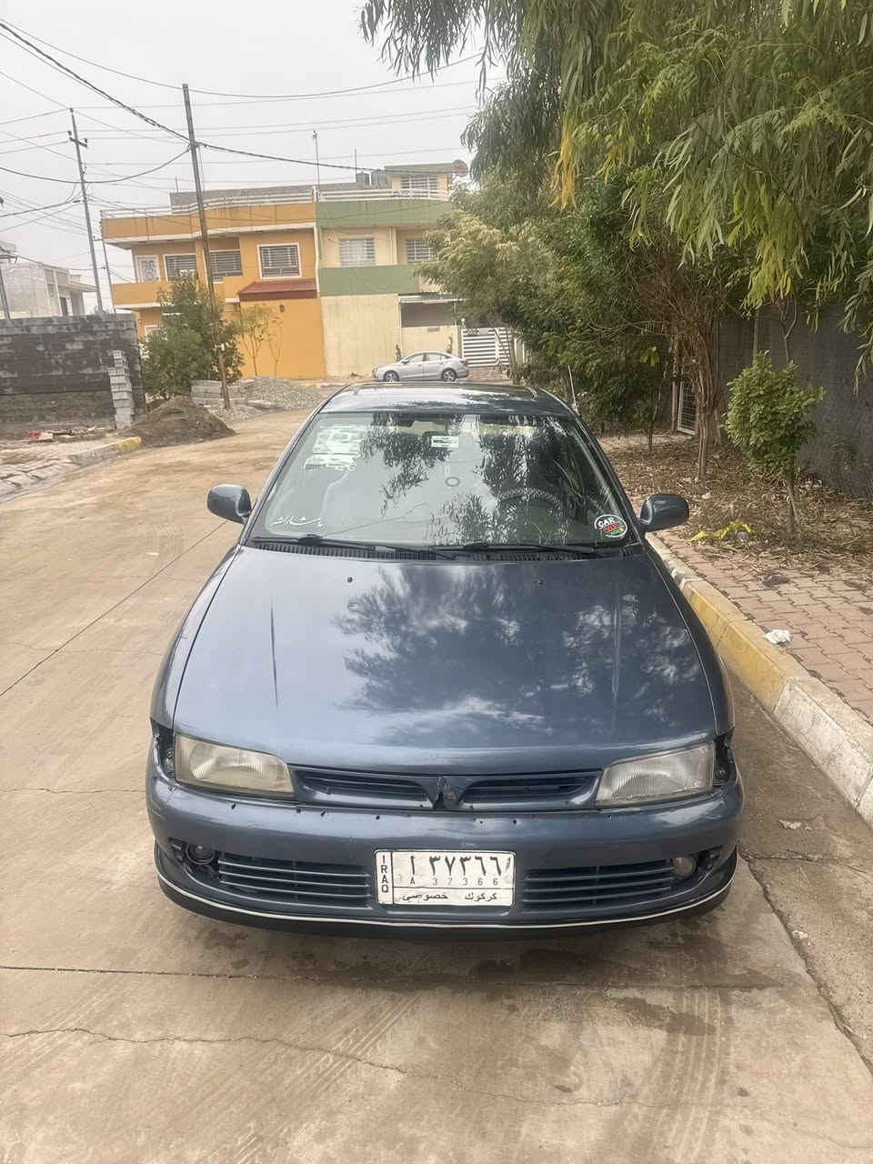 لانسر موديل 1993 سياره نضيفة مصبوغه عام ومعمره جديدة دواخلها كلش نضيفة كدام العين صدر نضيف تايرات جديدة رقم كركوك بيها بطاقه بانزين محرك لاصرف لابخار كهربائيات كامل شغاله عداد وكيجات العنوان كركوك ***********
