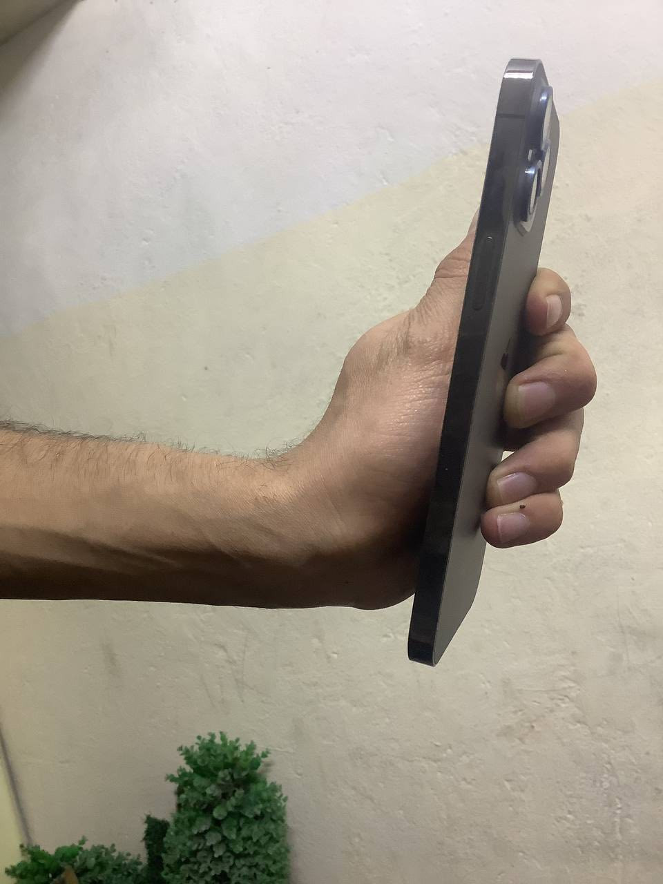 سلام عليكم ايفون 12برو ماكس  لبيع  مستبدل بس بطاريه فقط ذاكرته256كلشي  شغال بل جهاز كامرته نت مخابره كلشي فيس ايدي كلشي او موارس ب اكس ماكس نضيف حته لو مبدل بي بطاريه عادي   البكان بغداد الحريه  قريب على ساحت عدن الرقم متواجد وتساب.  ***********
