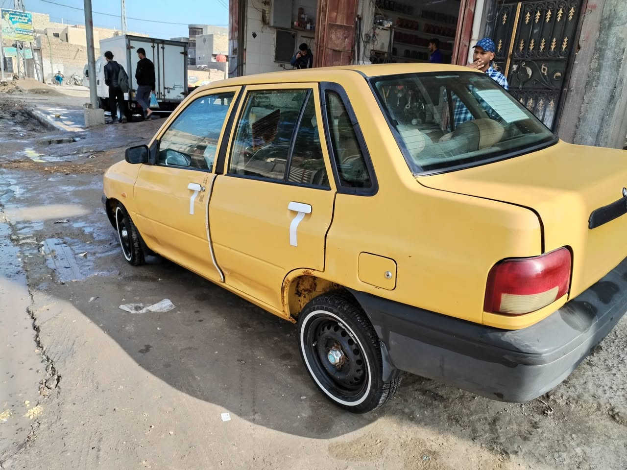 السلام عليكم سايبه موديل 12 رقم قادسية سنويه 29 سياره جاهزه تخم تاير جديد حدادية جديد كهربائيات كله شغال كيره يخبل خير من الله شواصي نظاف على وضع الشركة مكينه نظيفة كشرها نظيف احلى من الصور
مكان السيارة ديوانية 
السعر 26 وبيها مجال حك الجيه ***********
