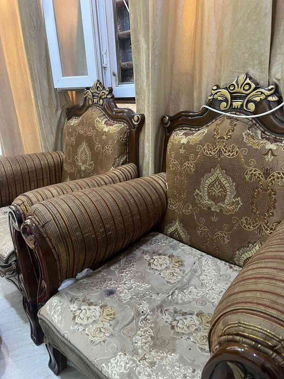 تخم للبيع ١٠ مقاعد السعر ٢٥٠ وبي مجال قليل كلشي مابي بس عوزه غسل المكان نجف حي النداء اي ستفسار خاص بي وتساب ***********
