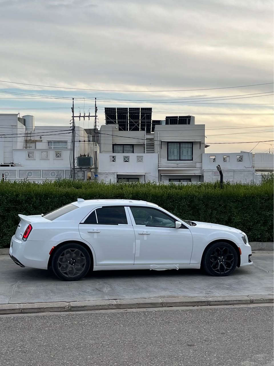 Chrysler 2018 S black edition 
فوللل و مکفول کفالة عامة 
مواصفات S
بدون فتحة
كشانت جلد
كشنات كهرباي
شاشة كبير
شفافت بستيرن
كشنات هيتر
كاميرة حساس
كير ماوس
تحكمات ستيرن
كيج ٢٦٠
دبل لحية بلادي بجم عريض 
ماشية ١٦٠الف
اخوان سيارة كفالة عامة من صبغ تبديل بارد كلشي مابي على وضع شريكة
رقم اربيل بسمي كل شيء جديد حتى ٢٠٣١
مكان اربيل
*********** وتساب أربيل, العراق
