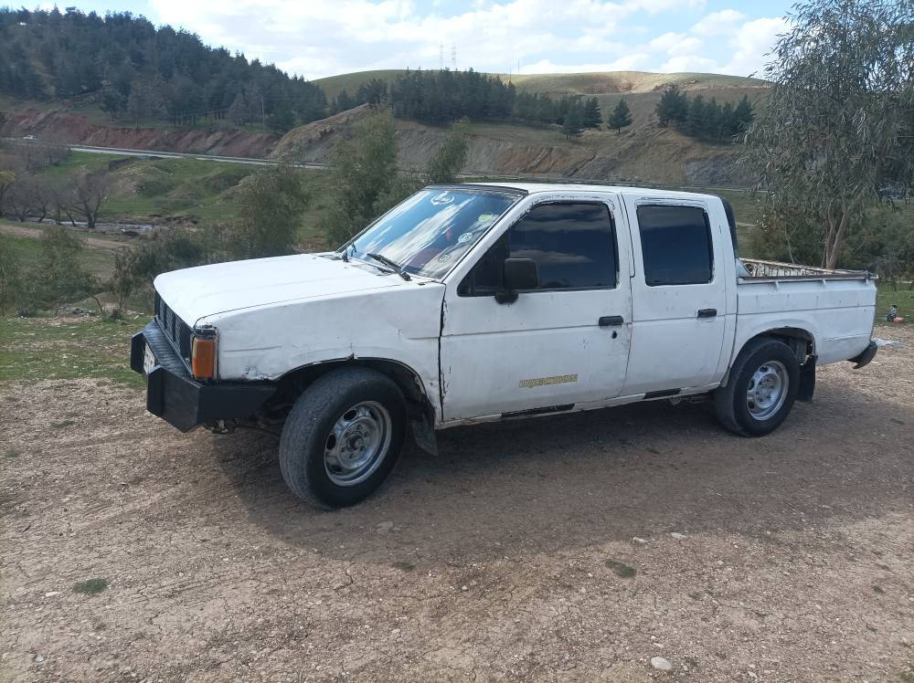 پیکاب نیسان ،ئاڕمی سۆران ڕەسمەکە،مۆدێل 1990 گێڕومەکینەی نیسان 2002، کارەبای کامل مەزبوتە،چوارتایەوویڵی تازەیە،پێشودوای تازەداگیراوە پێشودوای کەپسە لێدراوی نیە،زۆرتوندوتۆڵە،ماڵی کاسپیه،بەنزین زۆرکه م سرف دەکات،نرخی 17گەڵاوکەمێ مەعامەلە ژ.م*********** السليمانية, العراق
