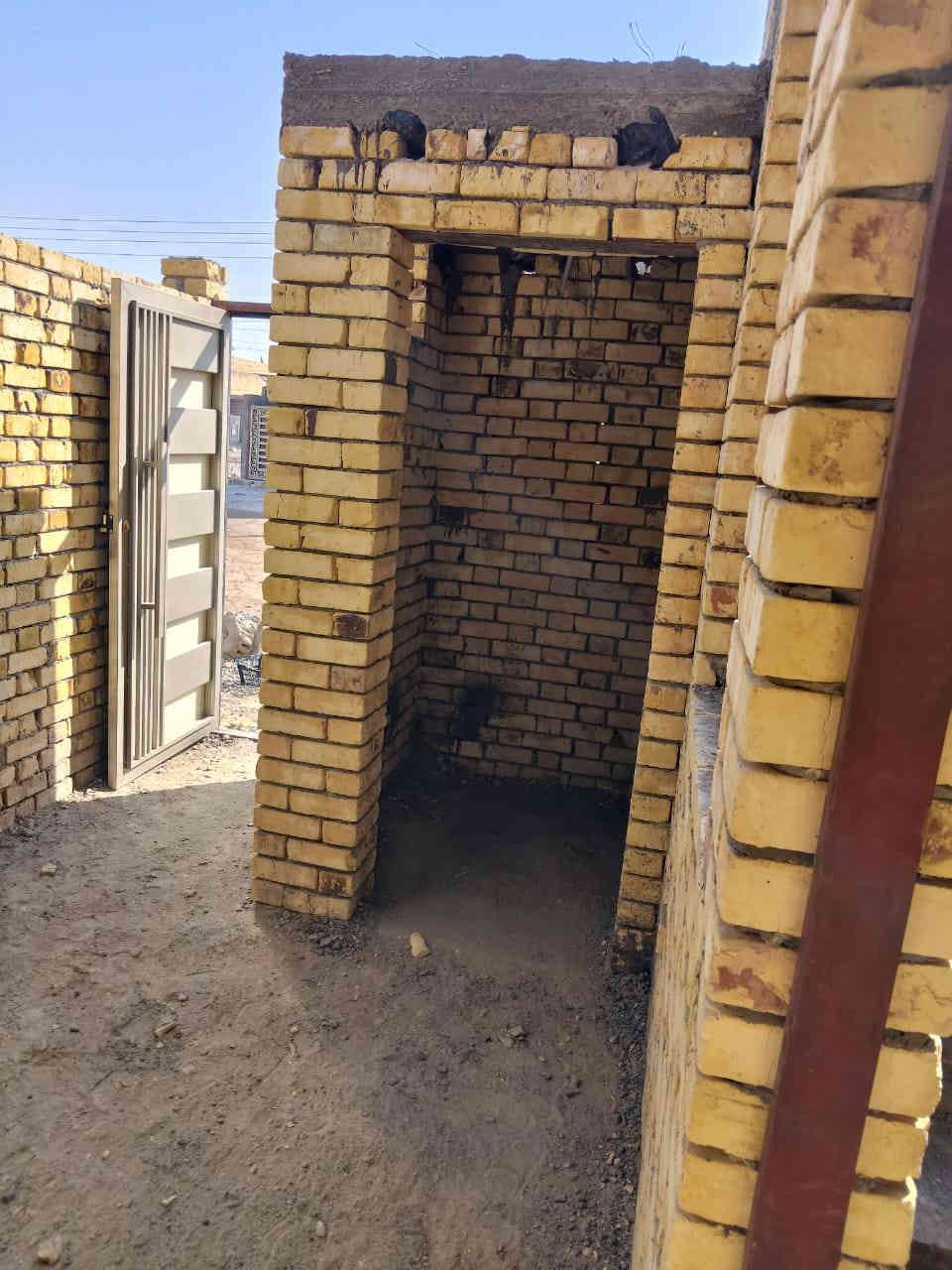 هيكل ١٠٠م خلفي بناء مسلح الفداء مقاطعه ٢٤ خلف شارع ٦٠ مباشر المنطقه متكامله الخدمات بستثناء التبليط السعر ٥٢ مع المجال القليل للاستفسار الاتصال ***********
