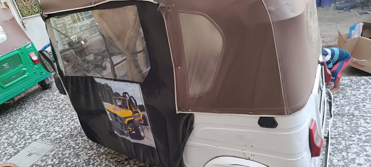 سلام عليكم تكتك للبيع 22  رقم وسنويه بغداد ماناقصها اي شي گبل للشارع السعر 8800 وبيها مجال الشراي يتصل رقمي ***********
