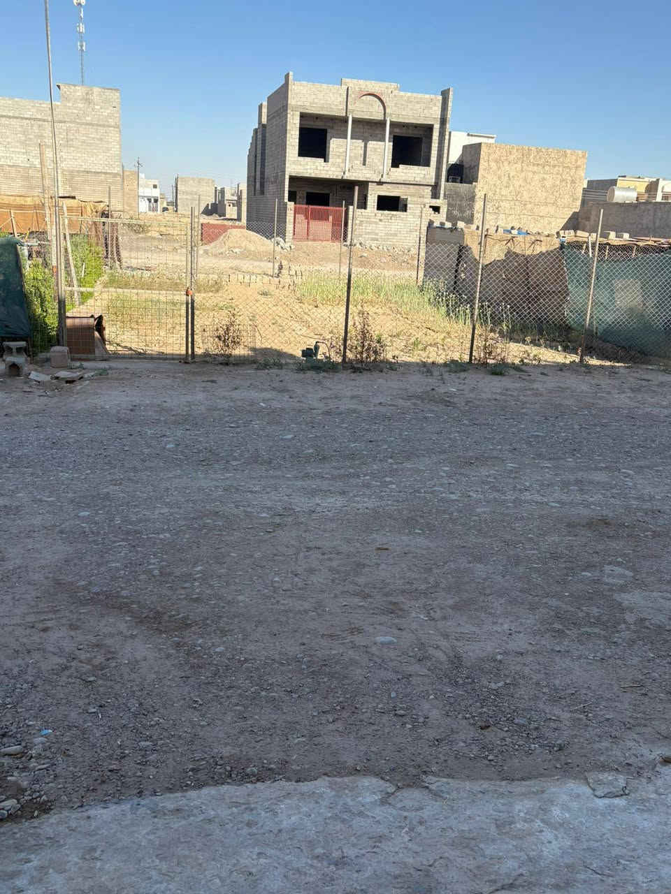 دار للبيع مساحة 200 متر واجهه10م نزال20م
مقابل حديقه طابقين 6غرف نوم  +صاله+استقبال +صحيات4..البيت جديد بناء سنة ٢٠٢٥
هاتف ***********
الموقع:تكريت الديوم مربع ال6000 القريب
الدار بأسمي التحويل ثاني يوم
السعر 140مليون
قابل للتفاوض. تكريت, صلاح الدين
