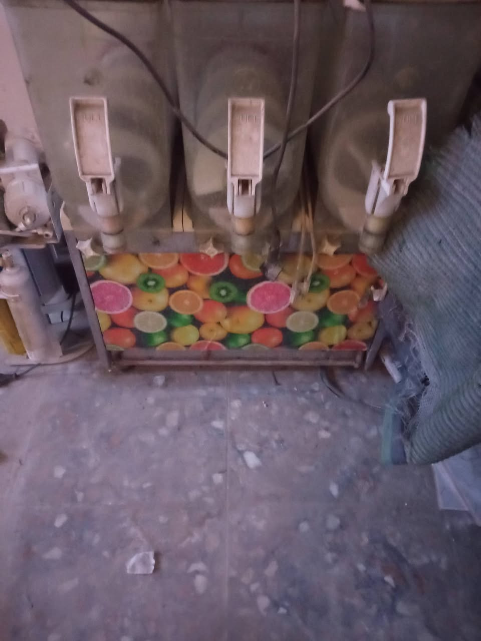 عارضه للبيع جديده 
وا مكينا مال ازبري  الصليه ايطاليه نضيفه
عنواني نجف 
السعر خاص 
للاستفسار 

***********
