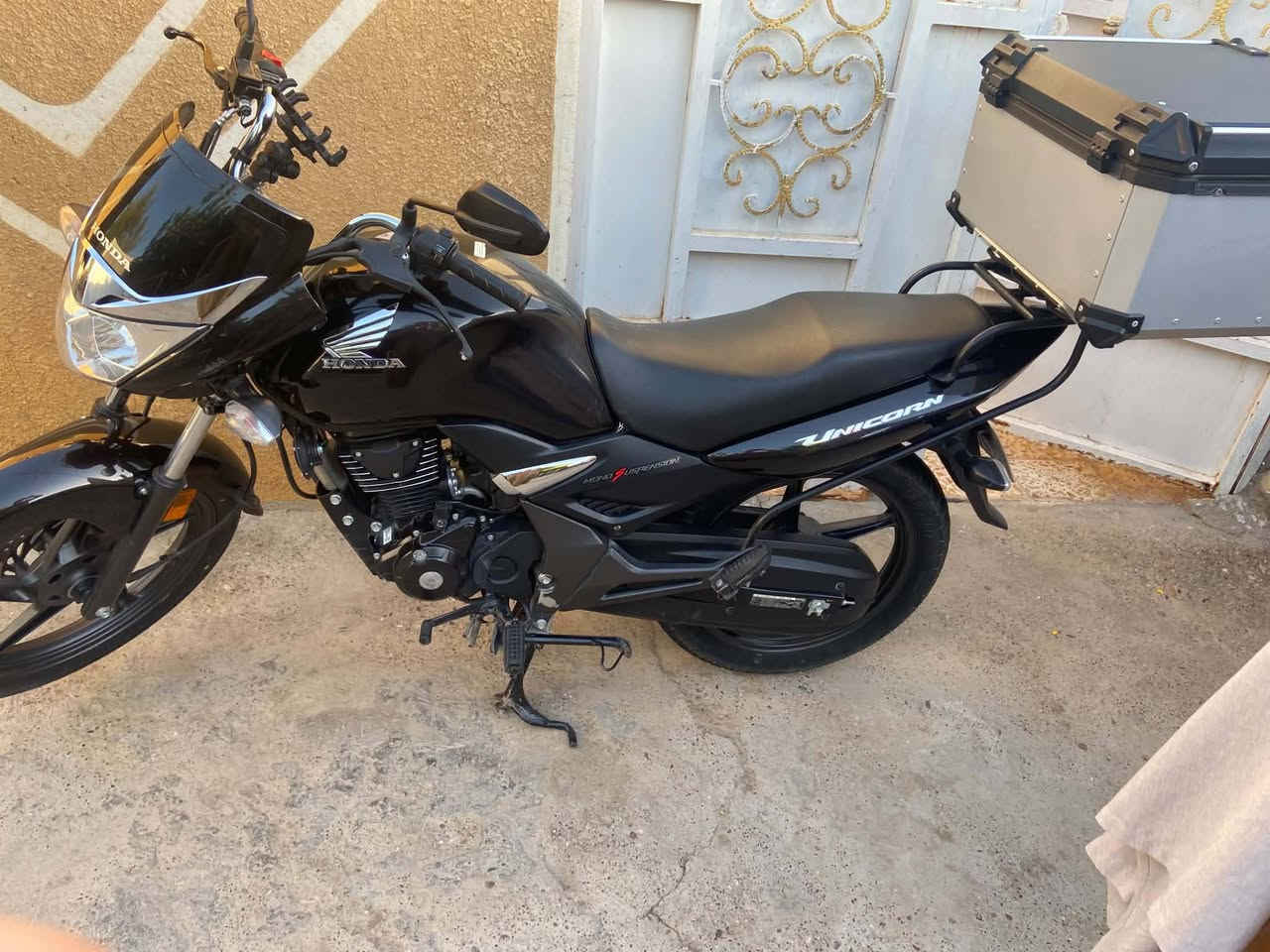 السلام عليكم

دراجه هوندا يونكورن honda unicord CB 162cc

مديل 2024 نازلة ب 2025 شهر ال 10

(حساس ستاند /دبل وسطي / حساس اعطال محرك / حساس دهن )

(عقل مخصص لبرمجه) (وعقل للدراجه) (حجر بيئة)

مرقمه اربيل بأسمي

ماشية 14الف دراجه نضيفه بمعنى الكلمه

كل اسبوع اديرلها امزويل ما ااخرها ابد ع الدهن حتلو مابي شي 

وبانزين محسن فقط اديرلها ونادرا ما ادير عادي

الدراجه نوزل مو كابريتر 

دراجه كاملة مكملة من اصغر شي لاكبر شي بيها

اضافه صندوق المنيوك حجم كبير يتحمل خوذتين

ستاند جهاز

سعرها جداً مناسب للتواصل خاص او واتساب ***********

