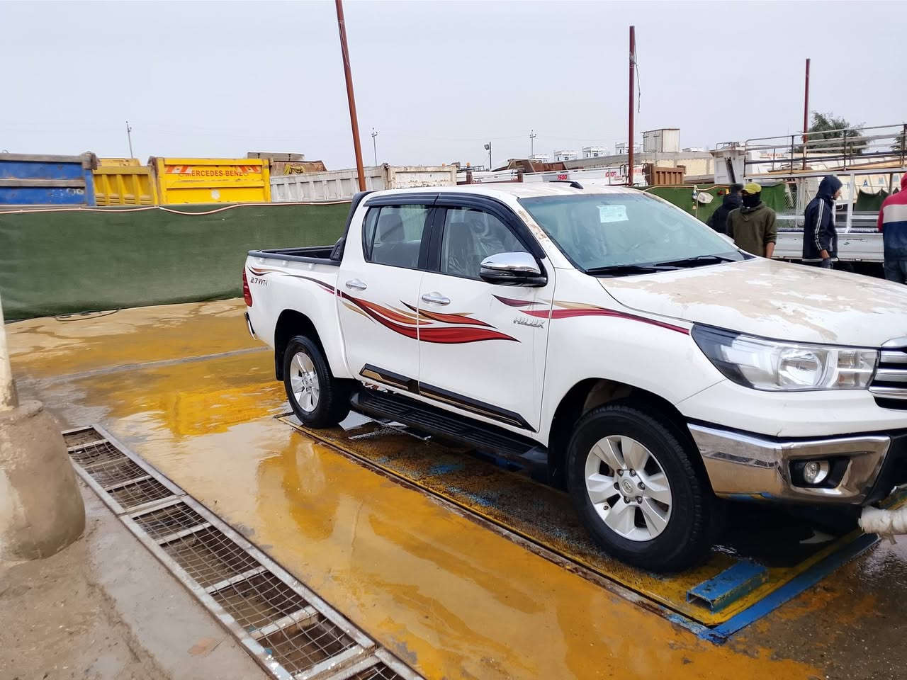 السلام عليكم 20 رقم قادسيه سياره حلوه وجديده سعر السياره مناسب عنوان السياره بغداد رجاء اخوان مكلف بالنشر رقم صاحب السيار***********
