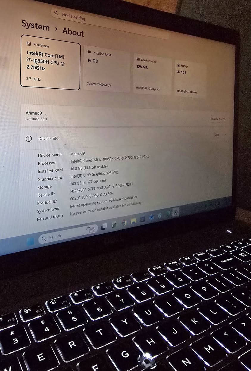 لابتوب ديل (Dell) بمواصفات قوية وأداء عالي للبيع
📌 المواصفات التقنية:

-​الموديل: Dell Latitude 5511

-​المعالج (CPU): Intel Core i7-10850H (الجيل العاشر) -بسرعة 2.70GHz (معالج فئة H المخصص للأداء العالي).

​-الذاكرة العشوائية (RAM): 16 جيجابايت (بسرعة 2400 MT/s).

​(ميزة ممتازة للمشتري: الرام المستخدم هو شريحة واحدة، ويوجد منفذ آخر فارغ "1 of 2 Slots"، مما يعني سهولة مضاعفة الرام مستقبلاً).

-​مساحة التخزين: 512 جيجابايت SSD (يقرأها النظام 477 جيجابايت).

-​كرت الشاشة (GPU): كرت مدمج Intel UHD Graphics.

-​نظام التشغيل: يعمل بنظام Windows 11 (بنية 64-bit).

-​لوحة المفاتيح: كيبورد (عربي / إنجليزي) كامل مع لوحة أرقام جانبية (Numpad).
-كفائة البطارية %80

-​الشاشة: شاشة قياسية (لا تدعم اللمس).

​💡 مميزات إضافية للجهاز:

الجهاز عملي جداً وممتاز للمهام الثقيلة، البرمجة، الأعمال المكتبية، والدراسة بفضل معالج الـ i7 من فئة (H) التي تعطي أداءً أقوى من الفئات العادية.

-الغطاء الخارجي فيه شخوط بسيطة و لا تؤثر على مميزات الجهاز

-الملحقات : 

شاحن اصلي

حقيبة 

ماوس وايرلس 

-السعر 500 الف دينار مجال بسيط.

-مكاني الخالدية الي يحب يتواصل و يستفسر اكثر يتفضل خاص


**إذا كنت صاحب هذا الإعلان وتريد حذفه لأي سبب، رجاءا أرسل رسالة إلى الدعم الفني**