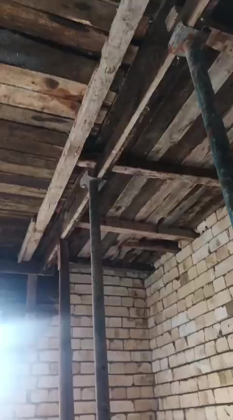 السلام عليكم 
قالب خشب للبيع مشتملات ثنين 
مساحت المشتملات260متر
ما وياه جگات ولا تكم قالب نضيف الموقع بغداد 
للتواصل على هاذي الأرقام 
(***********/***********)
