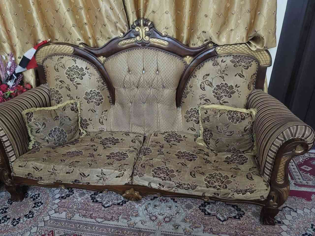 السلام عليكم 
عدي تخم قنفات 10 مقاعد مستعمل للبيع 
سعرة 750 الف وبي مجال 
رقم ***********
