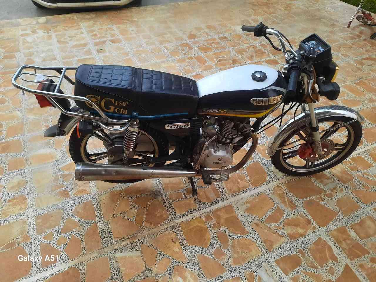 السلام عليكم سونك مديل ٢٢ اوراق موجودة جاهز من كل شي السعر ٥٠٠ للإستفسار الاتصال ***********
