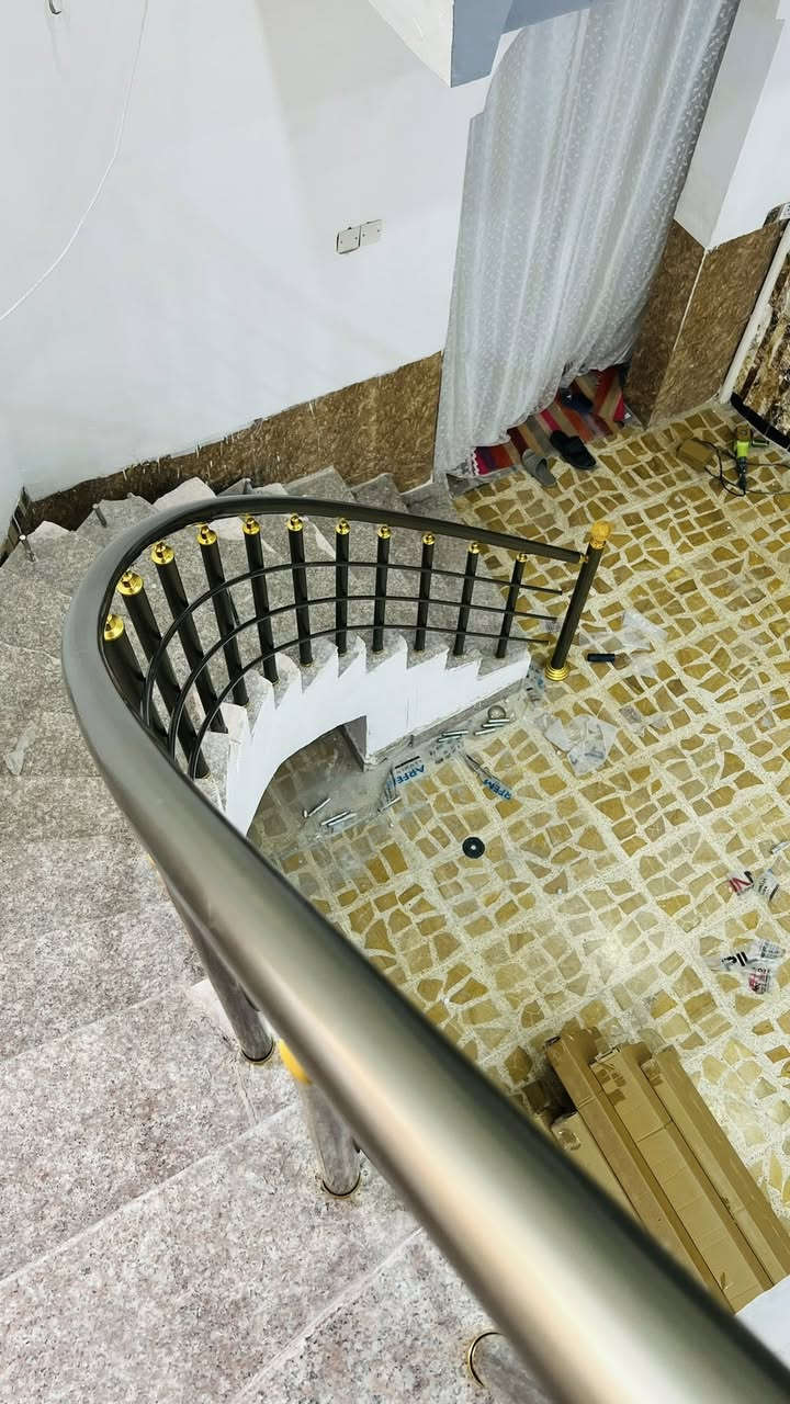 أعمالنا مستمرة ومتواصلة 😊⚒️🏠
جانب من أعمالنا  في صلاح الدين/ البيجي ومبروك لأصحاب الدار🌹

تم تجهيز المنزل بمحجر درج  بوري مدور مواد تركية💯💯
❎السعر مناسب جداً
❎يتميز بالمتانة
❎مقاومة عالية ضد الصدأ

متوفر لدينا كل أنواع المحجرات بكافة الألوان والأشكال 
مربع ودائري وكذلك الجام والملكي
دقة وضمان في العمل والمواد
الأسعار مناسبة جداً وتنافسية. وبنظامي القسط والنقد
شعارنا الدقة والأتقان في العمل💪

للأستفسار
*********** 
 *********** واتساب
