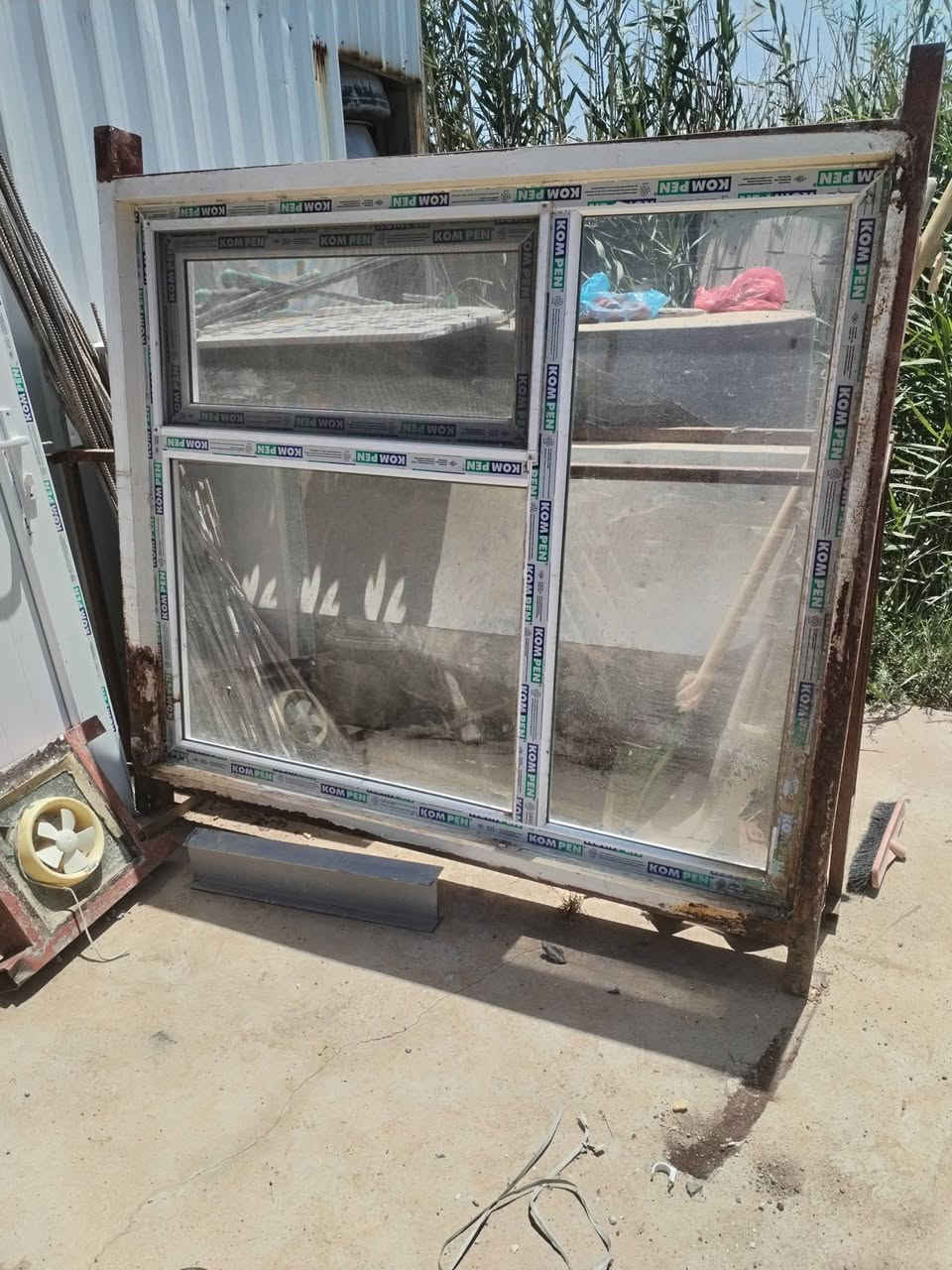 سلام عليكم متوفر غراض للبيع بيبان عدد٢ bvc نضيفات كلش مع شباك متر ونص في مترين مع فريم حديد مع شباك هوائي مال حمام مع الساحبة الاستفسار *********** عنوان حلة ابي غرق
