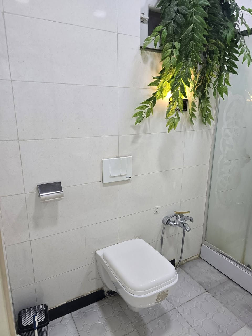 المساحه ١٥٠م طابق واحد
الواجهـــــــــة ١٥م النــــــــــــزال ١٠م
الكــوت الجــديــده شارع اليوداوي 
يتكون من استقبال وهول ومطـــــــبخ ومجـمــــــــع صحـــــــــــيات داخليه وغرفه نوم وبيتونه كبيره 
عرض الشارع ١٥م 
🌹مكتب أحمد أبو ميلاد للعروض العقاريه المميزه، 
يمكن التواصل عبر الواتساب على الرقم ***********
