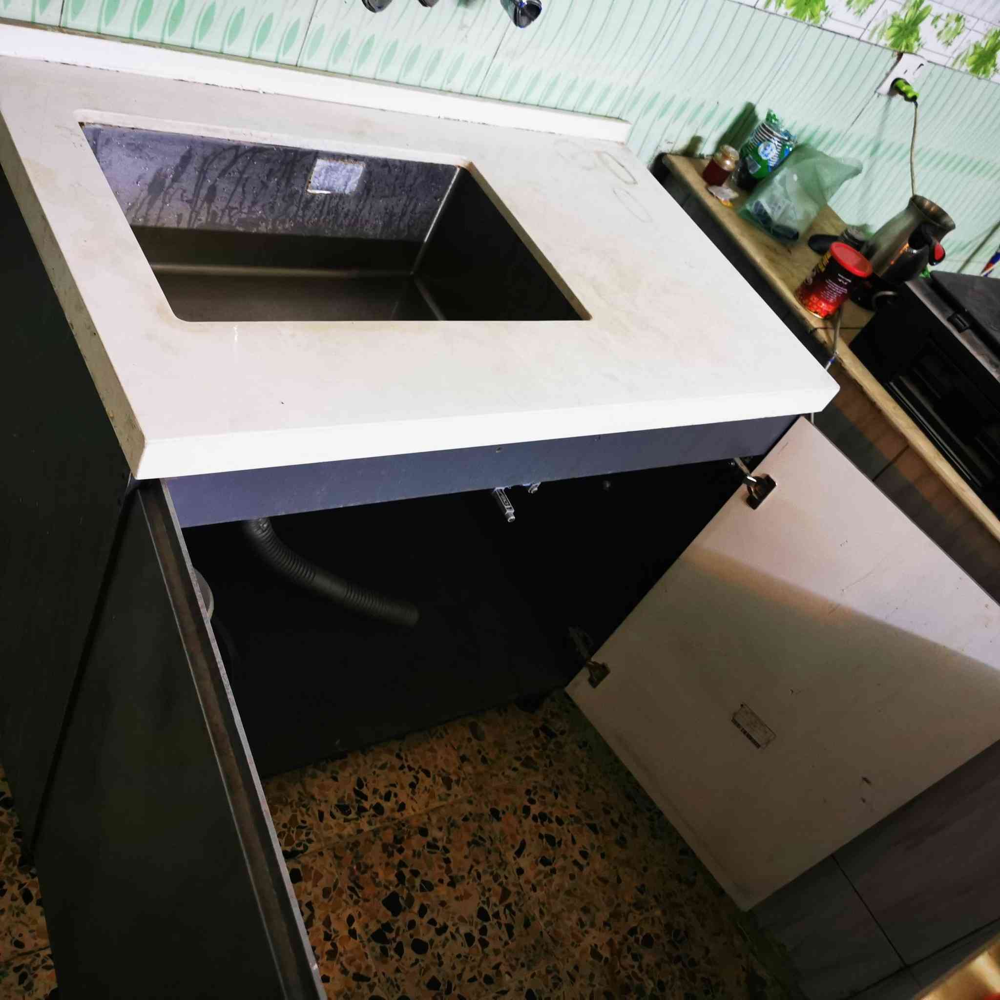 السلام عليكم
كاونتر خشب سنك مرمر حوض استيل السعر 75 الف وبي مجال بسيط ***********
