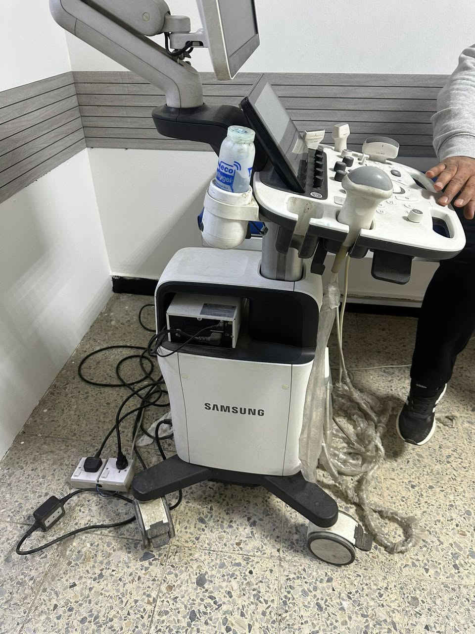 سلام عليكم  
 جهاز للبيع  سامسونك      HS 40
 اصدار 2018      
بروبات 4 
ايكو وسونار وفور دي  وغده وثدي
شغال كل نقص مابي 
ويوجد الطابعه مال فور دي ويا
السعر خاص 
للتواصل:  ***********
