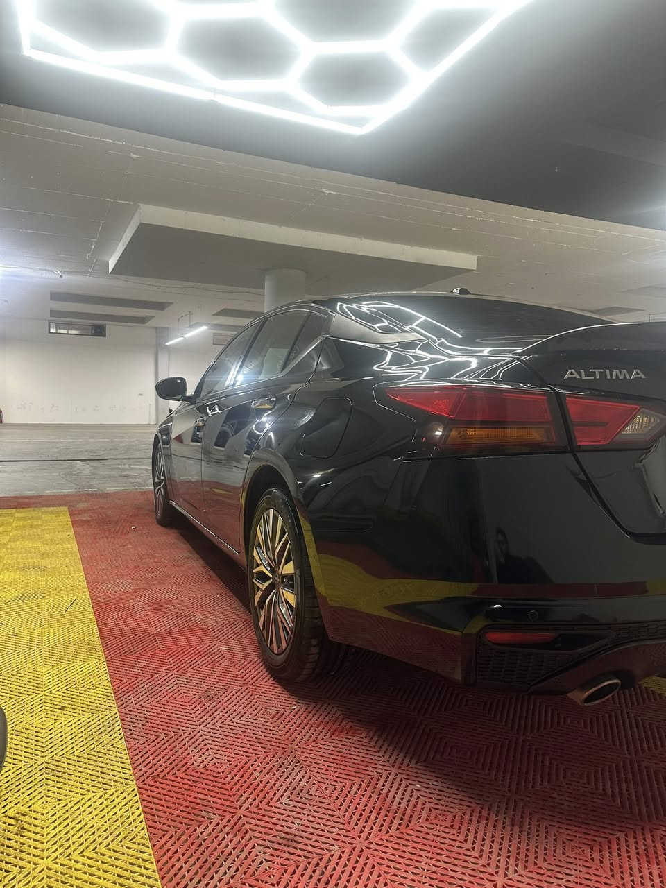 نيسان لتيما 2023  SV Pulas  فوول مواصفات
رقم شاصي: 1N4BL4DV7PN330623

٠ داخل مشمشي 
• كشن كهربائي 6وضعيات

 • رادارات خلفية 

 • رادارات جانبية

رادار امامي

مكينه 2500 تنفس طبيعي بدون تيربو المرغوب  

 • تشغيل عن بعد + بصمة تشغيل بوب بصمة+تحديد مسار

 • كاميرا خلفية دواره 

 • تحكمات كاملة استيرن + تحديد سرعة

 • لايتات زينون +بلاد

كشنات جلد 

سونار موجود  

سياره مابيهه نواقص جاهزه ✨

سياره رقم كاتي مامكصور بي ٣ شهر 

حادثها سياره دعامي خلفي و شويه صبغ يم جملغ سايق خلفي و بجم كبس و بدون دواخل بدون ايرباك 

سعر سياره ١٧٨ شويه بي مجال

مكان سيارة كلار معرض ارين اوتو ✅

***********
