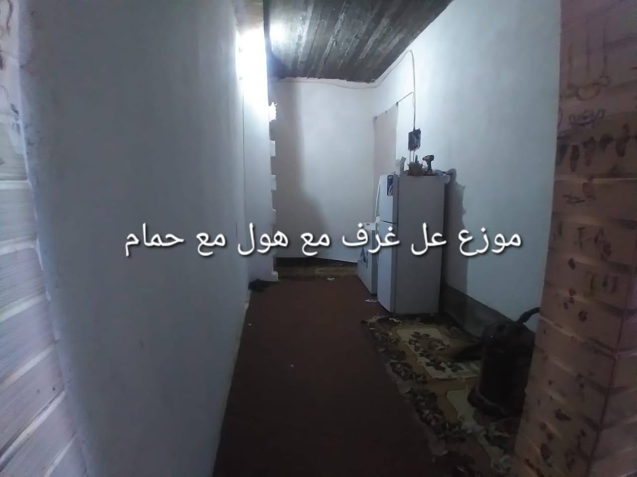 السلام عليكم بيت للبيع المكان حي الضغط البيت يتكون من غرفتين نوم  ومطبخ وهول وصاله (ربعه بعدهه مو كامله معزوله عن البيت ) مساحة البيت اكثر من 200متر  السعر المطلوب 27مليون وبي مجال الاستفسار الاتصال على الرقم ***********
