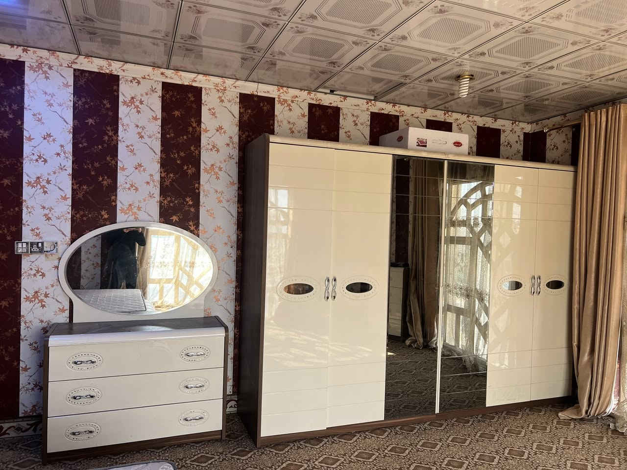 غرفة نوم مستعمله قليل نظيفة  غرفه مكونه من 10 قطع  السعر 1,750  العنوان النجف  ***********
