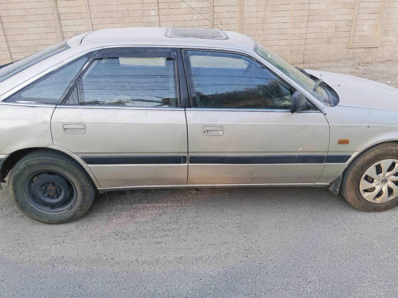 سلام عليكم مازدا توماتيك 
رقم نينوى دولي بسمي
تبريد تدفئه شغال
موديل 90 
سياره نضيفه مل شغل 
626 محرك 12 بخ
تحويل فقط بدون وكاله 
سعر45 قفل