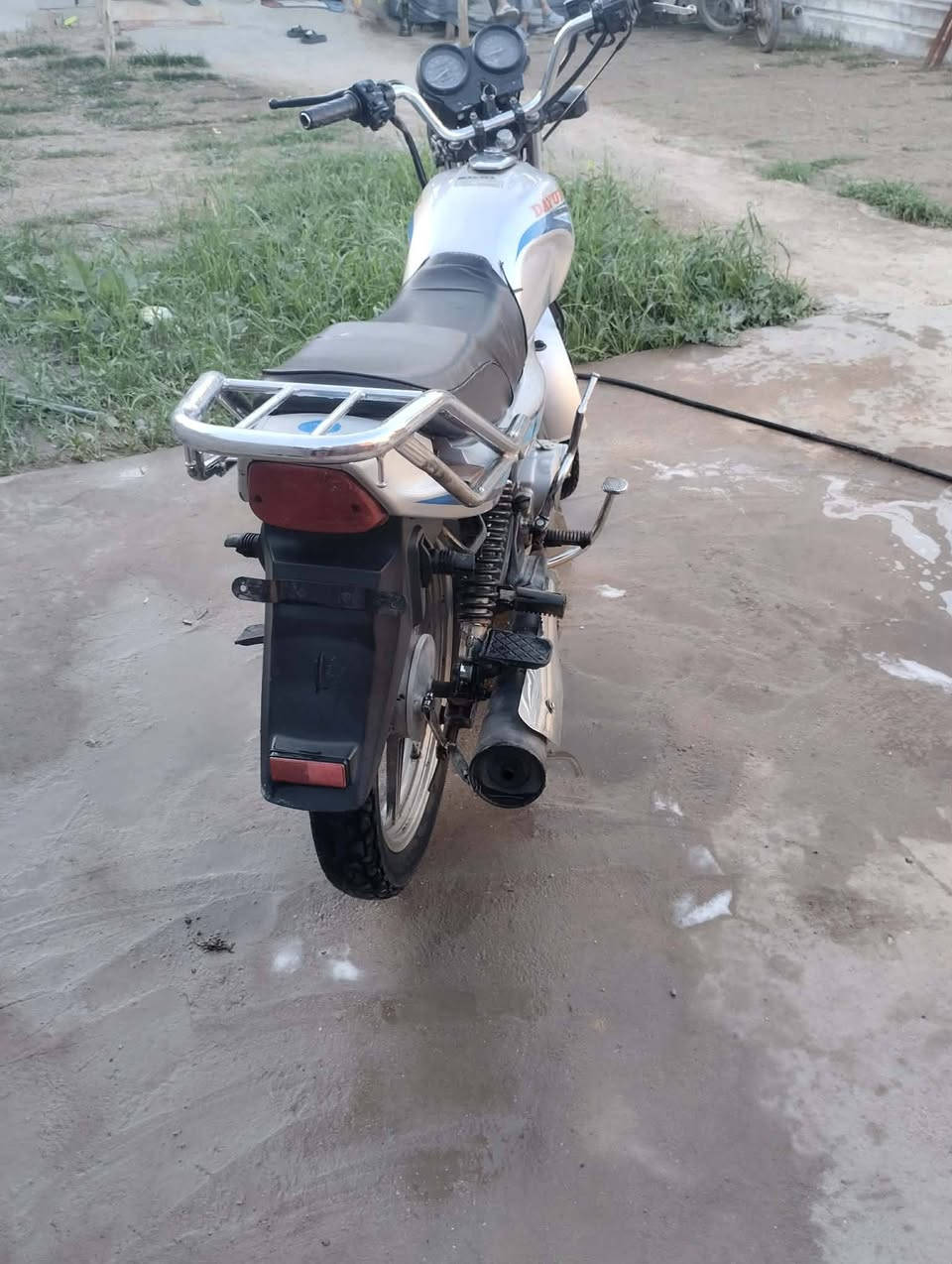 سلام عليكم
دراجه دايون عضم موديل 22للبيع اوراق سكنر سعر 750 او بيه مجال عنوان حله ابو غرق

***********
