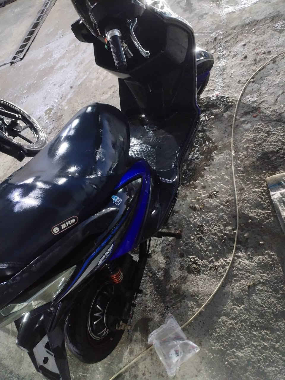 بيها مشكله بل كهربائيات متخلي لدراجه تمشي وشاحنتها ضايعه لي يعجبني سعره ابيعها اله مكاني بغداد كميره ه***********
