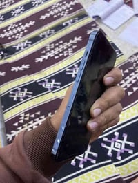 ايفون امريكي بلادي ما ملعوب بي برغي بطارية ٨٨ وهاذ رقمي ٠٧٧١٣٣٩٠١٨٥