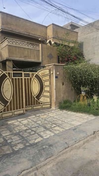 دار مع مشتمل للبيع مساحته 300 متر بناء قديم كلاسيك ولكن صالح للسكن ......