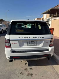 ٢٠١٣ ماشيه ٧٩ الف نظيفه مابيها كلوب مشتغل بيها طخات بسيطة مابيها حادث ...