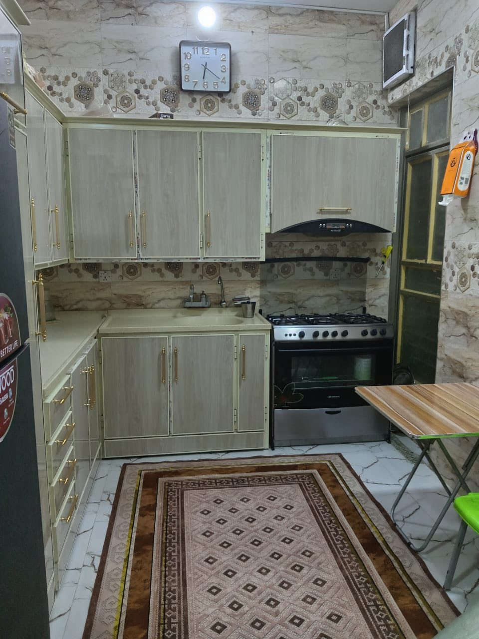 بيت زراعي للبيع مساحه 50 طابقين البياع مواصلات الخامسه
نظيف ومابي اي نقص السعر 70 وبي مجال 
للاستفسار ***********
