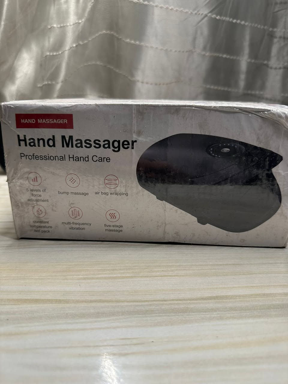 جهاز تدليك اليدين

تدليك بالبروزات (Bump massage): يحتوي على نقاط بارزة 
لتدليك راحة اليد.الضغط الهوائي (Air bag wrapping): يحيط باليد بالكامل ويضغط عليها بلطف كأنه مساج حقيقي.حرارة ثابتة (Hot pack): يوفر كمادات دافئة لتهدئة العضلات وتحسين الدورة الدموية.اهتزاز متعدد الترددات: يساعد في إرخاء الأعصاب المشدودة.

السعر ١٥ الف


**إذا كنت صاحب هذا الإعلان وتريد حذفه لأي سبب، رجاءا أرسل رسالة إلى الدعم الفني**