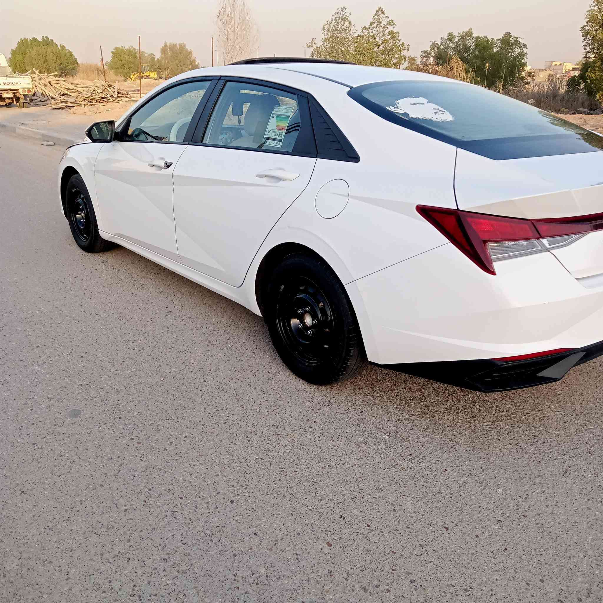 السلام عليكم النترا 2023 للبيع خليجي رقم بغداد راعيها البصره السعر 145الهاتف***********
