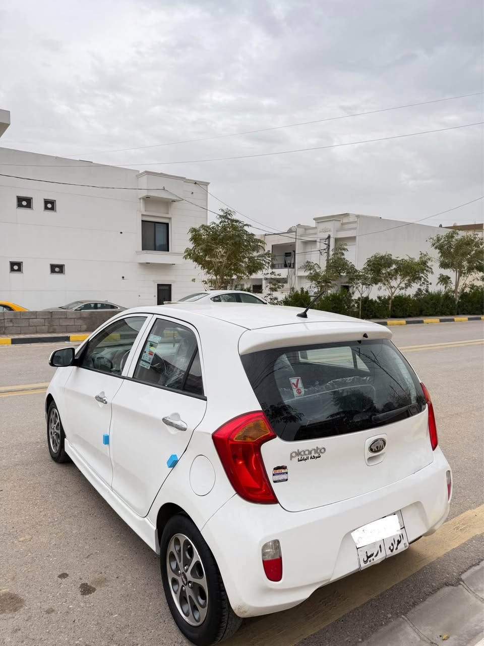 سلام و عليكم كيا بيكانتو موديل 2013 خليجي للبيع 86 ورقة
مواصفات يدات نيكل 
شاشه و كامره خلفية 
مرايه شفط 
تحكمات ستيرن 
ويل كروم اسود 
سيارة كلش نظيف مال بيت بدون اي مصرف 
سيارة بدون ضربة فقط بيها شبر كارت بل بنيد باقي مكفول  سيارة ماشي 90 گير محرك صدر تايرات كله مكفول مكاني كركوك *********** كركوك, العراق
