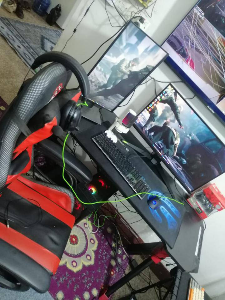 RTX 4060
I5 14400f
Ram 16 2×8 
Hard : M.2 1T, HHD 1T, SSD 128
  مذر بورد H610
الملحقات : 
شاشة Asus 2k 144h 
وشاشة ثانيه هم موجودة
مايك Fifine 
ماوس سكوربيون 
كيبورد ميكانيك TION 
ماوس باد 
Ups 2000  offline 
وميز كيمنك 
وكرسي كيمنك 
و جويستك اكس بوكس 360 
سماعة رايزر
***********
اثير ***********
السعر 1750000
