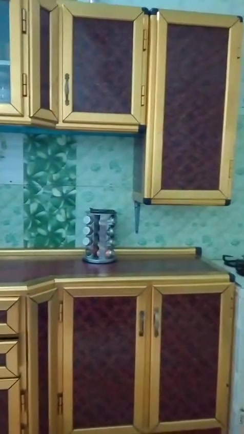 كاونتر للبيع طول مترين ونص ارضي وعلوي نظيف حتى لزكة النايلون موجوده سعر ٢٥٠ وبي مجال التواصل عبر رقم الجوال ***********
