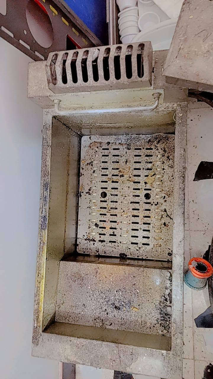 غراض مطعم غلاية فنكر و جهاز حمص بطحينة و كاشير وغراض مطعم نواعم للبيع للتواصل الاتصال على الرقم *********** أو المراسلة على الواتساب
