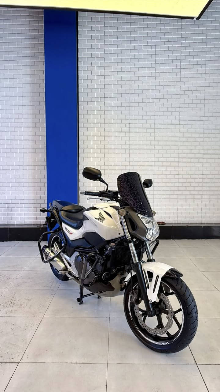 هوندا انسي ترحال للبيع موديل ٢٠١٤ 
دراجة مصروف عليه اهواي
اي نقص ما بيه تترقم بس ينفتح القرار 
الدراجة وارد يابان بدون حادث وانتربول 
محرك وگير وضفيره مكفوله من الفتح 
 نسخة الاكس يعني الادفنجر تصير مواصفات
اعلى من نسخة الاس مال شارع
دراجة اعتمادية وسرعه ٢٤٠
وقوة حصانية عالية مال ترحال
ماكو اي حماوة ووزن مناسب
مصروف عليه جامة امامية تفصال خاصة للترحال
درع وقواعد ب ٥٠٠ الف
دبل خلفي جديد
ادامة كاملة دهن موتل وبانزين محسن 
وبعد بيه غراض مثل الي بالصور 
نوزل نكرة تشتغل
الدراجة ماشيه  Km ١٣٠٠٠
مكاني كربلاء الروضتين 
السعر  ٢٤ ورقة وتسوة اكثر لان الدراجة بعده وكاله 
وبيه مجال بسيط كلش لان اريد اكمل ماستر 
مهندس علي  //   *********** 
ملاحضه مصور فديو بكل تفاصيل الدراجة عن قريب اليحب هم يشوفه بعيوني
