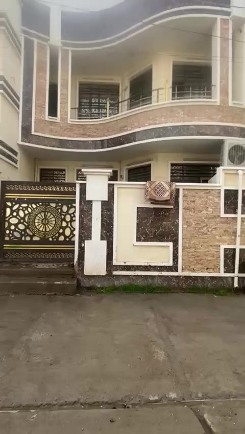 السلام عليكم 
للبيع بيت مساحة 134متر ملك زراعي كميرة قرب مدرسة الفلاح 4غرف نوم مطبخ استقبال صحيات جوة وفوك بناء طابوك درجة اولى للتواصل *********** والوصف بالفديو
