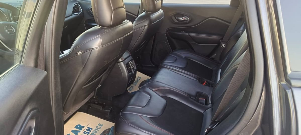 السلام عليكم سياره للبيع جيب شيروكي
موديل 20
مكينه 6اسلندر
ضربه خلفيه
رقم شمالي
لمعرفه السعر اتصال على الرقم ***********
مكلف بالنشر
