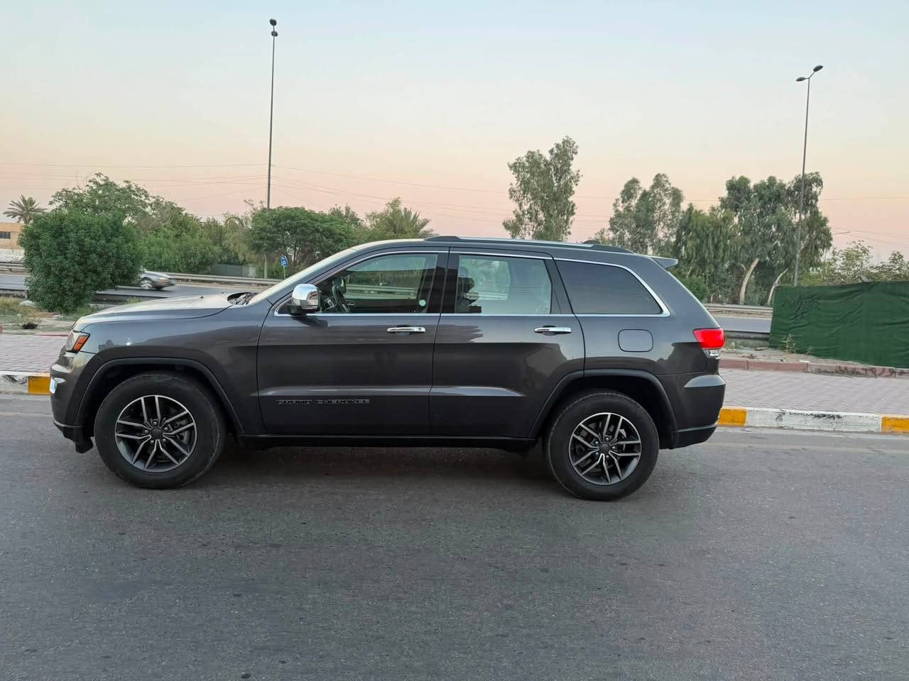 السلام عليكم
جيب شيروكي 2019 رقم بغداد الجديد للبيع جاهزه من كلشي مكينه 3600 التفاصيل موضحه بالسونار مكان السياره بغداد سبع ابكار للاستفسار السعر 195 وبي مجال بسيط

***********
