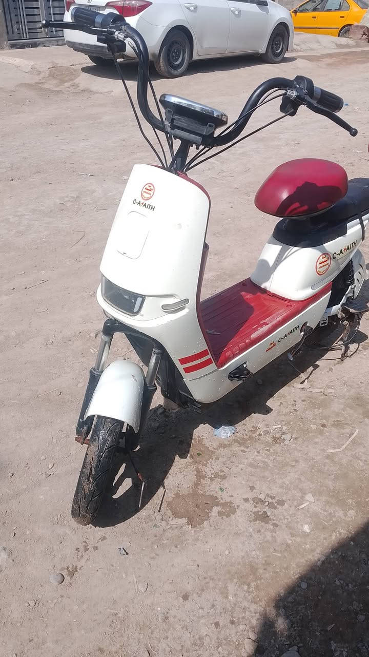 دراجة شحن للبيع 4 بطاريات ملف 1000 سرعة 50 3 نمر.  بطارية جديدة تايرات جدد شاحنة جديدة مكاني اقواس دوره قرب علوت رشيد سعر 200 وبية مجال فقط عداد السرعة طافي رقمي *********** واتساب
