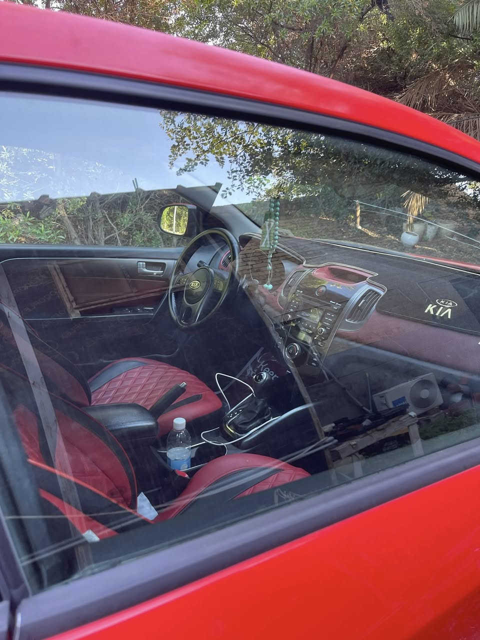 السلام عليكم 
كيا سيراتو كوبي ٢٠١٣ محرك ١٦٠٠  خليجي بدون حادث طخة بسيطة كما موضح بالجاملغ الخلفي ، البنيد جارد مع قليل من القمارة السعر ٨٠ قفل مع جزيل الشكر 
***********
